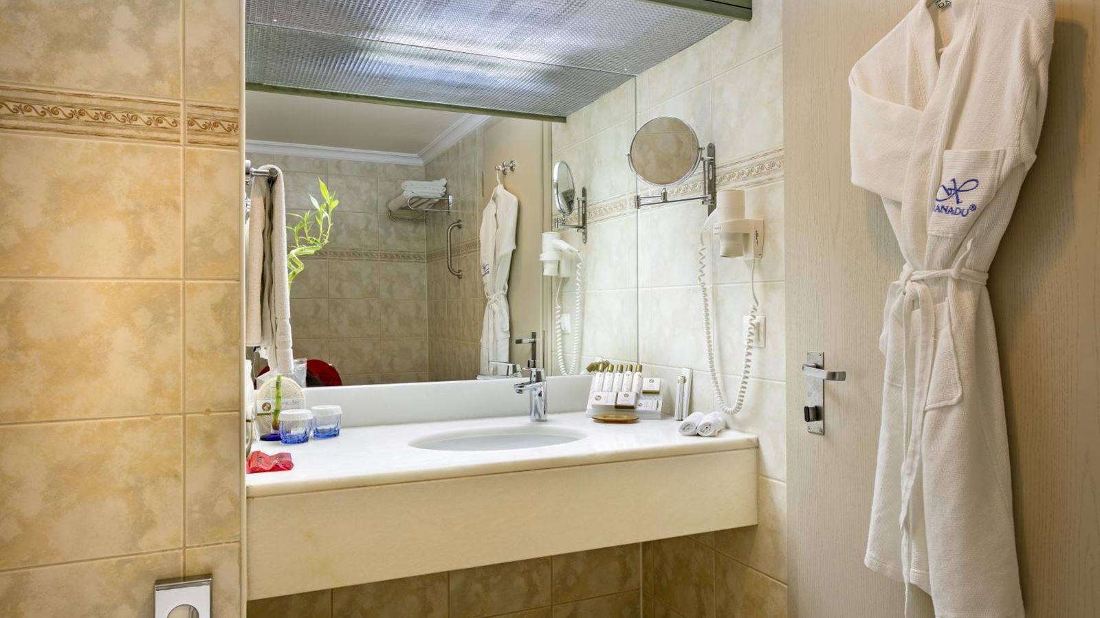 rooms-main-building-standard-room-garden-view