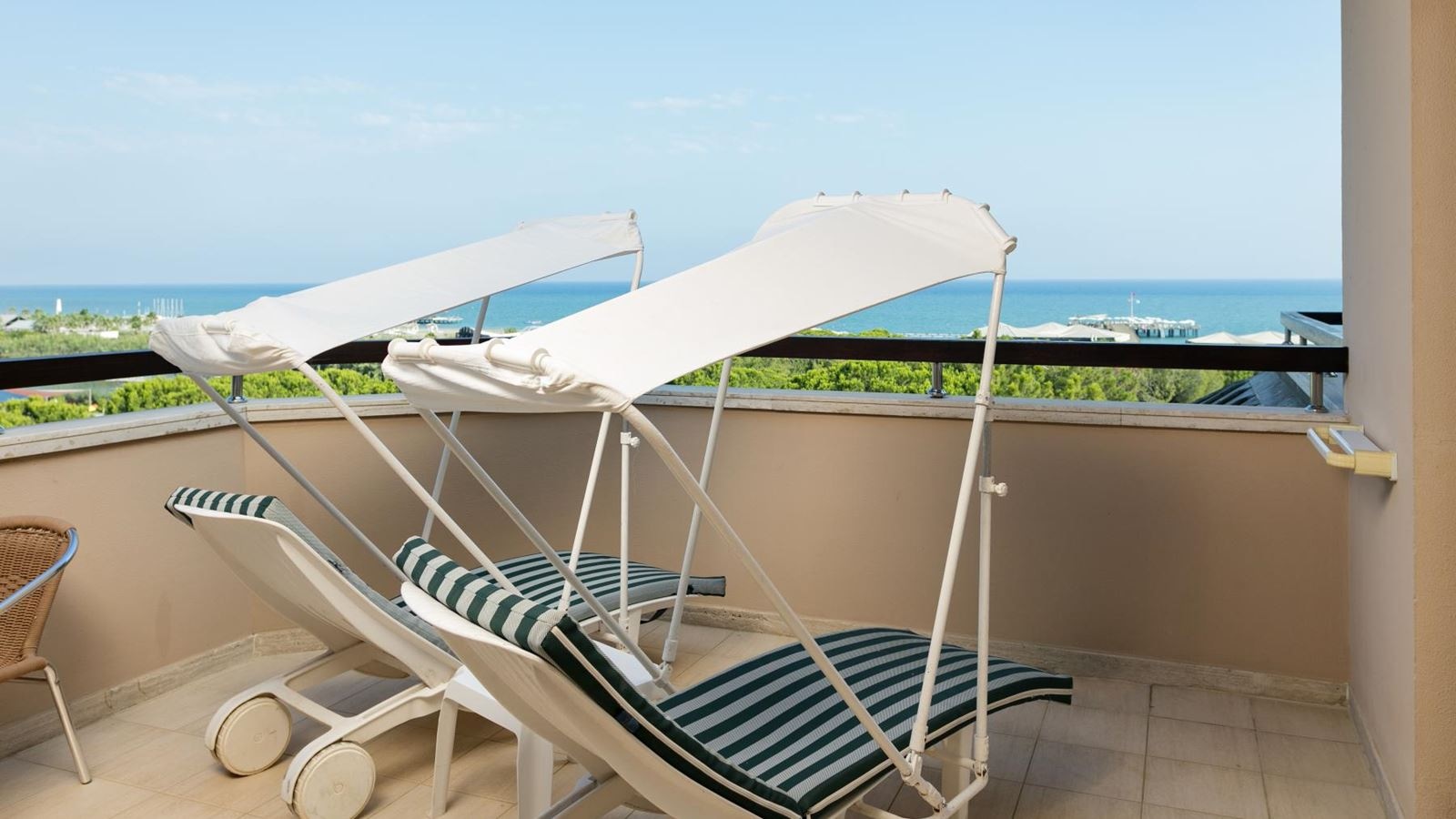 rooms-main-building-junior-suite-sea-view