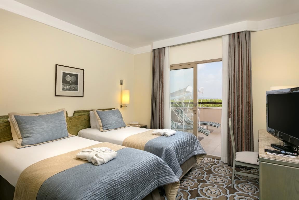 rooms-main-building-family-room-1-bathroom