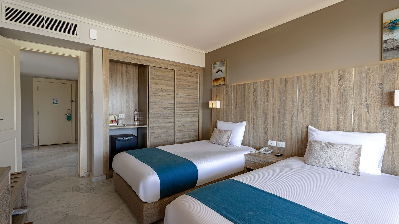 rooms-coral-standard-room-land-view