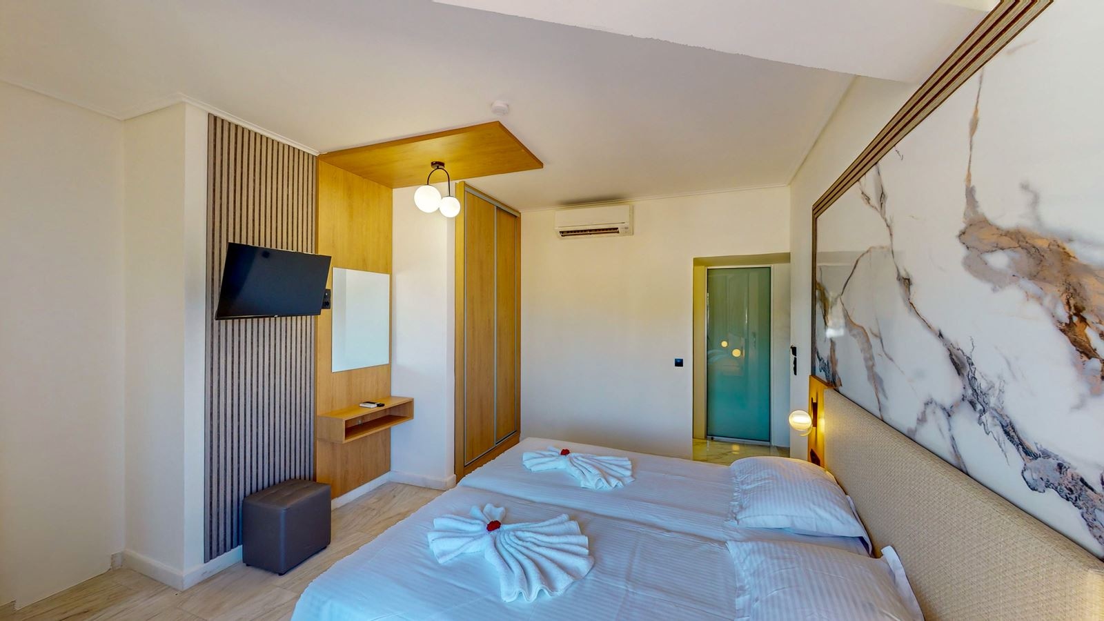 rooms-room-comfort-balcony-or-terrace